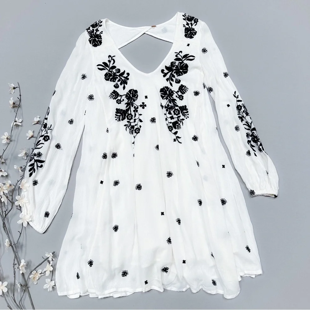 FREE PEOPLE flowy white embroidered dress, S. - Picture 8 of 16